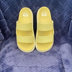 Reef women’s Bondi 2 Bar Slide Sandal Size 8